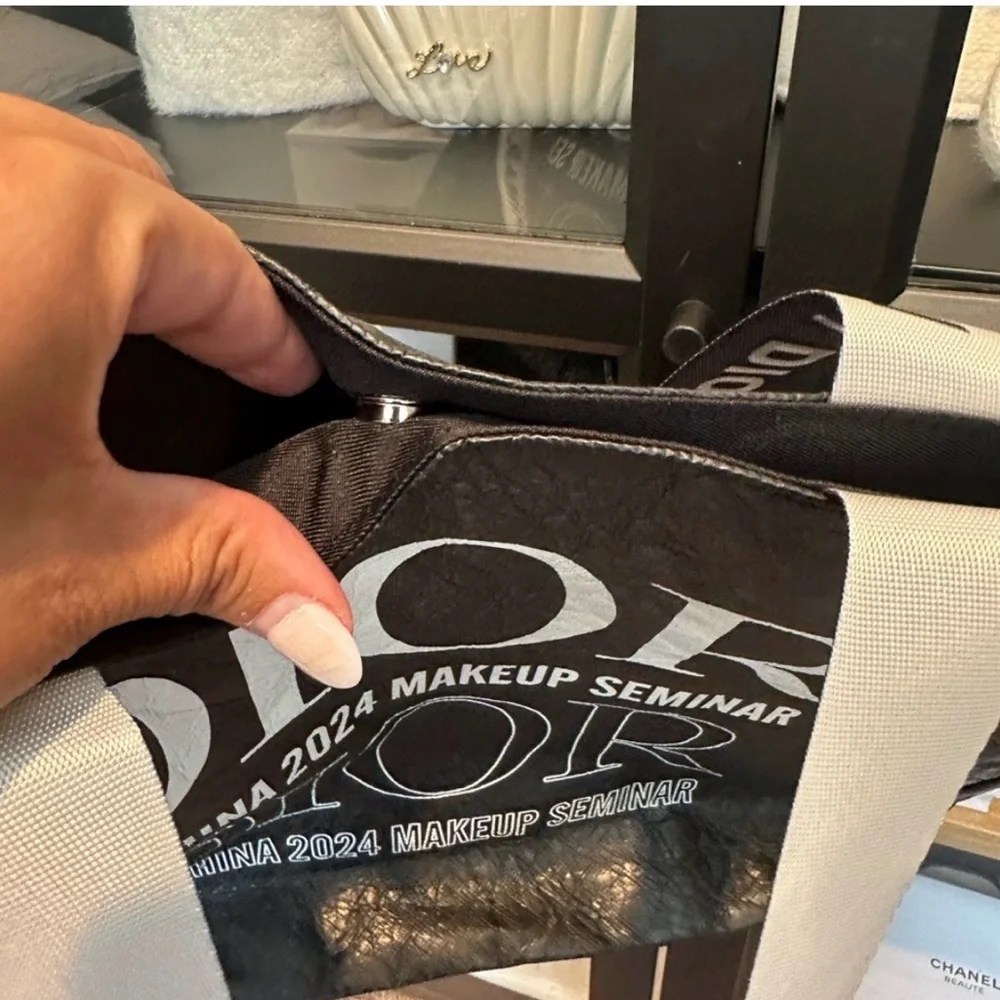 Dior Makeup Seminar Limited Gift Tote Bag 2024 - Picture 3 of 5